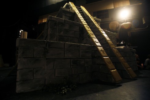 Stora pyramider i Jespers nyskrivna El Dorado. Foto: Lukas Norrsell Stora pyramider i Jespers nyskrivna El Dorado. Foto: Lukas Norrsell
