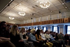Många, många hade samlats i Stora salen för att lyssna på Anders Borg. Foto: Jens Hansen.
