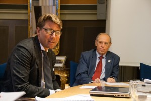 Lars Ljungälv och Per Eriksson efter universitetsstyrelsemötet.  Foto: Carl-Johan Kullving