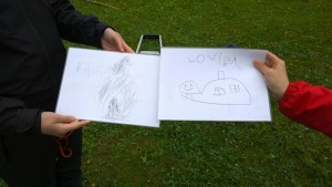 Barnens teckningar har inspirerat till kojornas struktur.  Foto: Axel Hilleskog